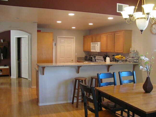 Foto del edificio - Spacious Home in Gated Community