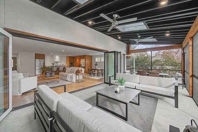 Stunning 5BR/3.5BA historic home located near Hillsboro Village! - Stunning 5BR/3.5BA historic home located near Hillsboro Village!