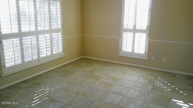 Building Photo - 901 Las Aves Pl