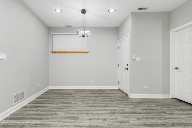 Building Photo - 5971 N Elston Ave