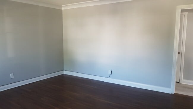 Building Photo - 610 Temple St