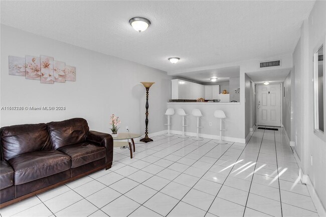 Foto del edificio - 10000 NW 80th Ct