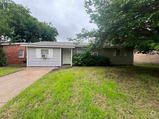 Building Photo - 115 E Garden Dr