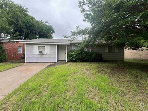 Building Photo - 115 E Garden Dr