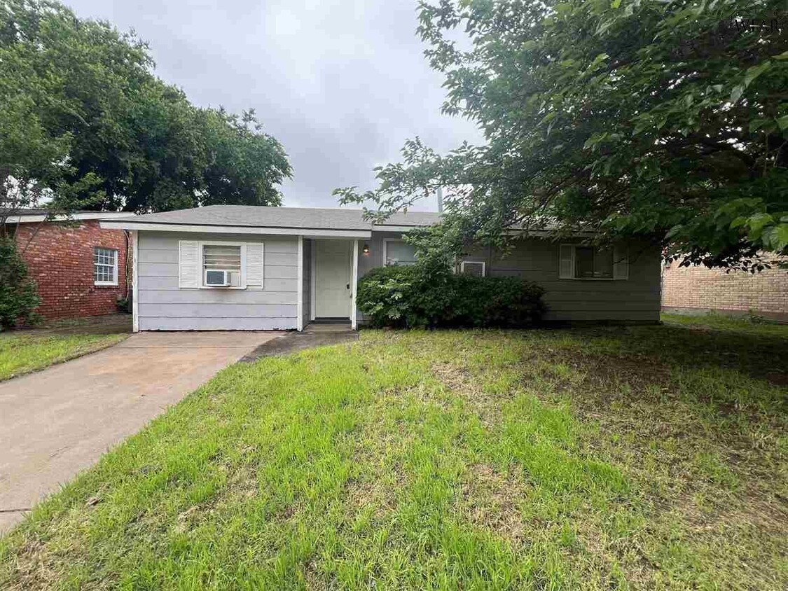 Foto principal - 115 E Garden Dr