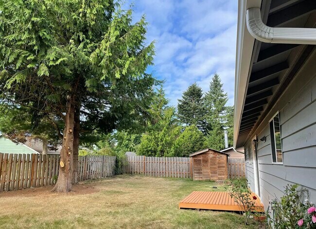 Building Photo - 8741 Northeast 140th Street
