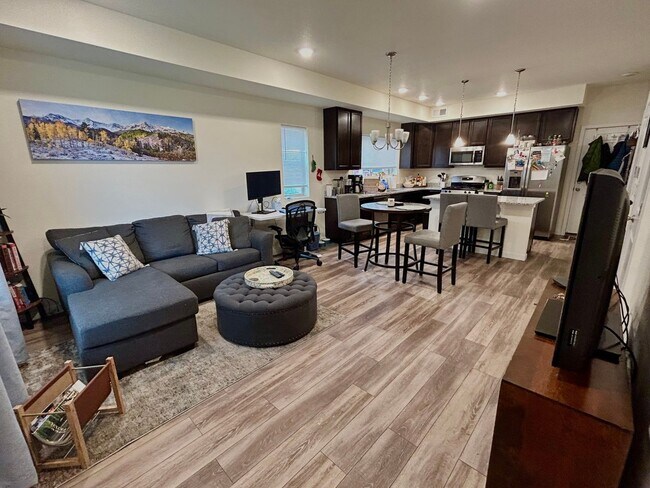 Building Photo - 2 Bedroom Townhome in Thornton