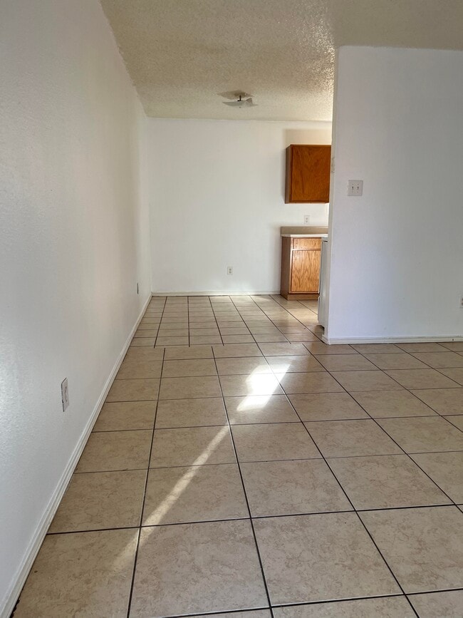 Building Photo - 1518 Duplex - Series B
