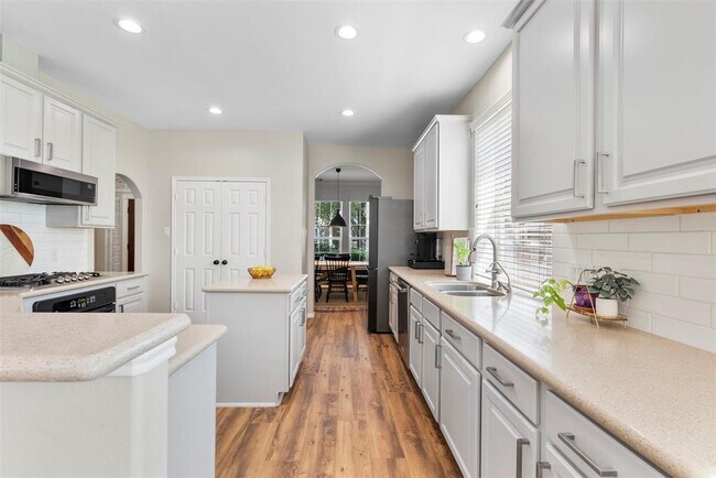 Foto del edificio - 1318 Wealden Forest Dr