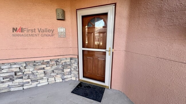 Building Photo - One Bedroom, One Bath Ground Floor