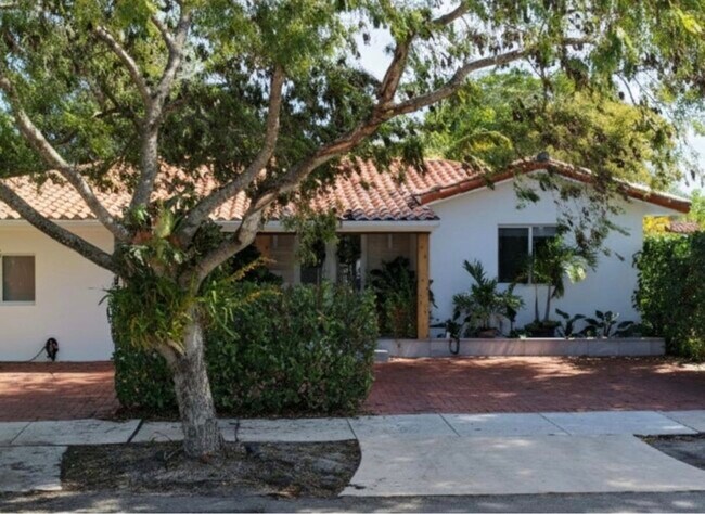 Foto del edificio - 1345 SW 60th Ct