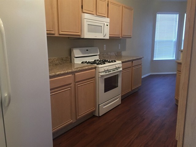 Building Photo - 5601 Greenwich Dr