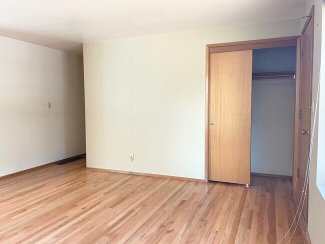 Building Photo - Charming 4 Bed 2 Bath Home with Finished B...