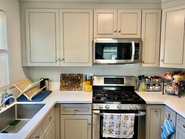 Foto del edificio - Darling 2 bedroom, 1 bath Single Family Home