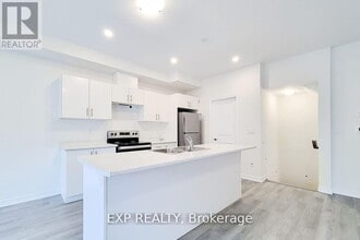 Building Photo - 40 Zinfandel Dr