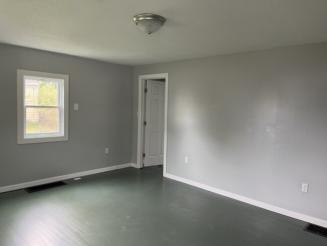 Building Photo - 1068 N Russell St