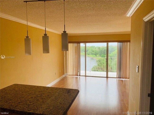 Foto del edificio - 9351 Fontainebleau Blvd