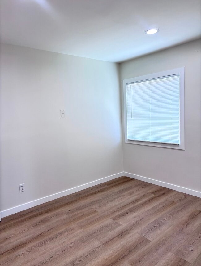 Foto del edificio - 1416 W 130th St