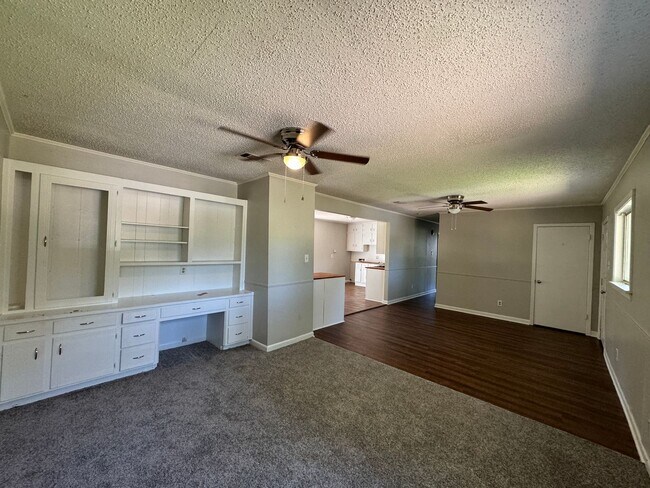 Foto del edificio - Half off first month rent!  Remodeled in Airline School District... Close to Barksdale Air Force ...