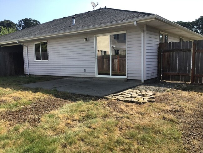 Building Photo - Silverton Duplex #13146