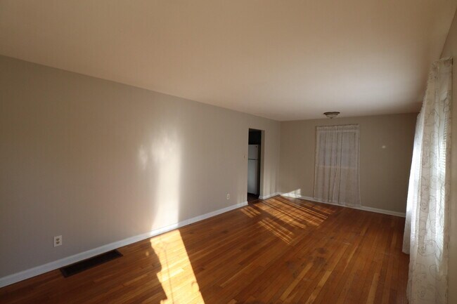 Foto del edificio - 501 Westerfield Way