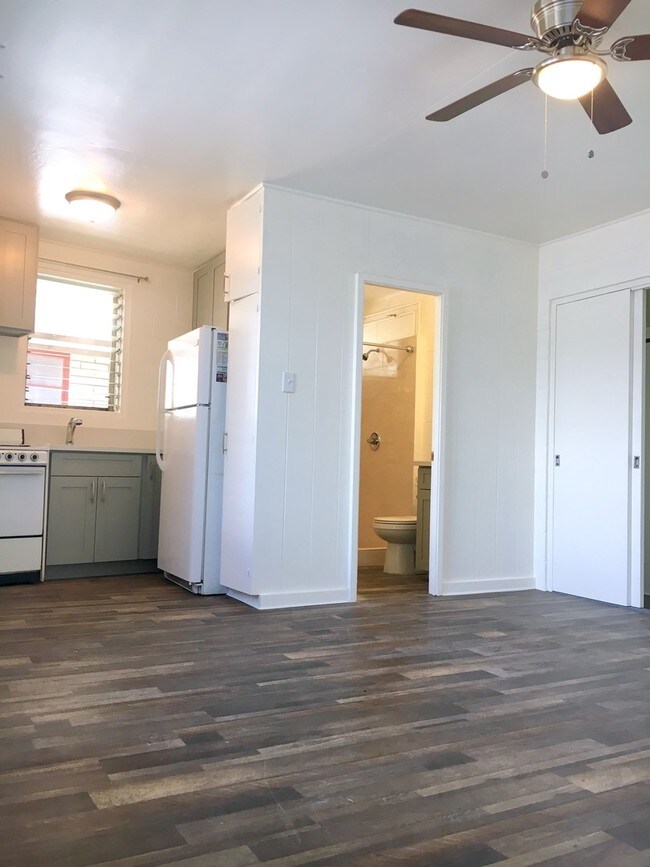 Building Photo - 2934 Varsity Cir