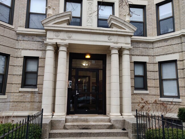 Building Photo - 19 Peterborough St