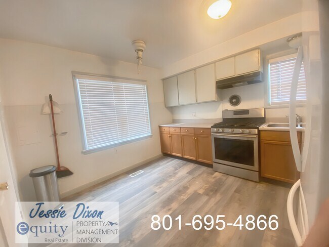 Foto del edificio - 219 Country Club Dr