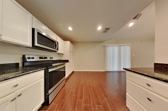 Foto del edificio - 10103 Golden Meadow Dr