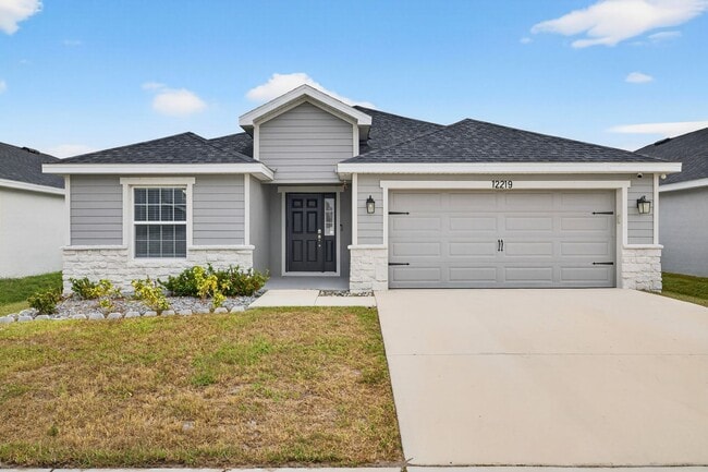 Photo - New Spacious 4 Bed - W/Amenities! House