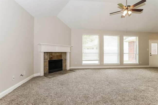Building Photo - 13626 Summer Hill Dr
