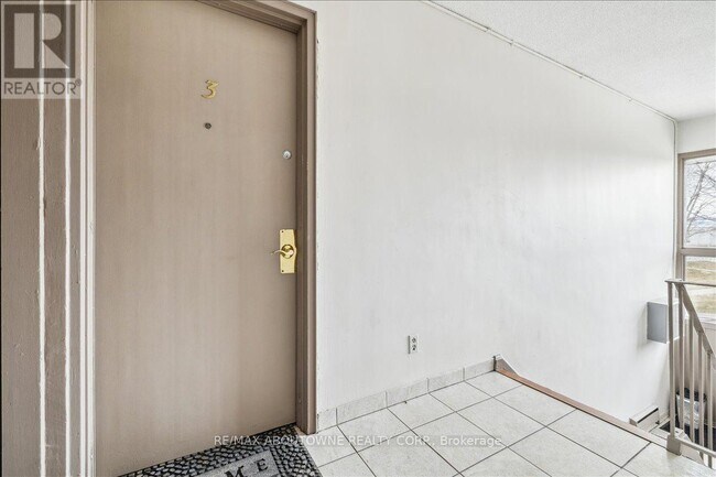 Building Photo - 2350 Queensway Dr