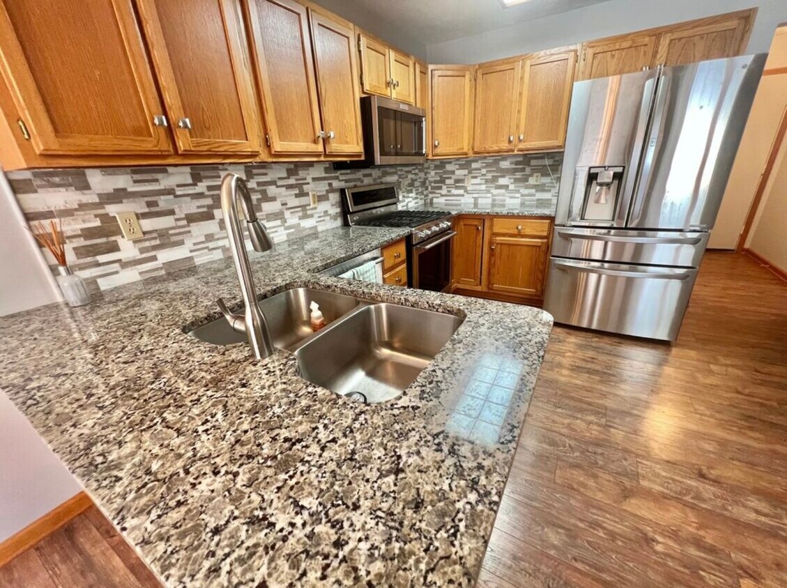 Primary Photo - 3487 Earls Ct