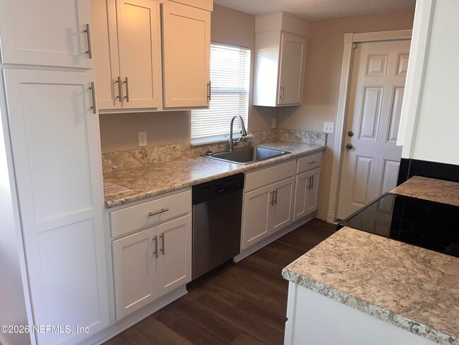 Foto del edificio - 10901 Hardwick Ln