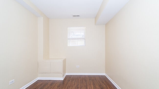 Building Photo - 1544 W Wabansia Ave