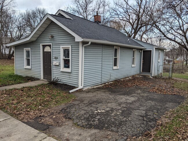 Vista lateral del hogar - 484 Arthur Ave