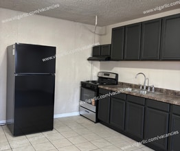 Building Photo - 4233 W 22nd Ave