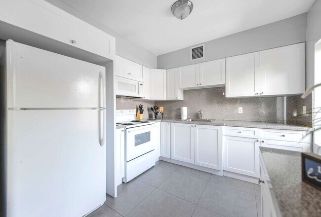 Foto del edificio - 437 NE 69th St