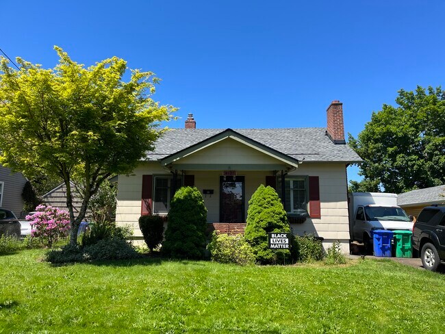 Building Photo - 4627 SE 50th Ave