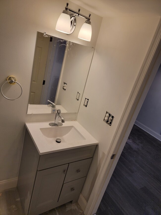 Photo - 915 L St NE House