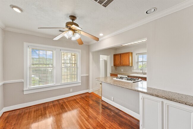 Building Photo - 1637 Castle Ct