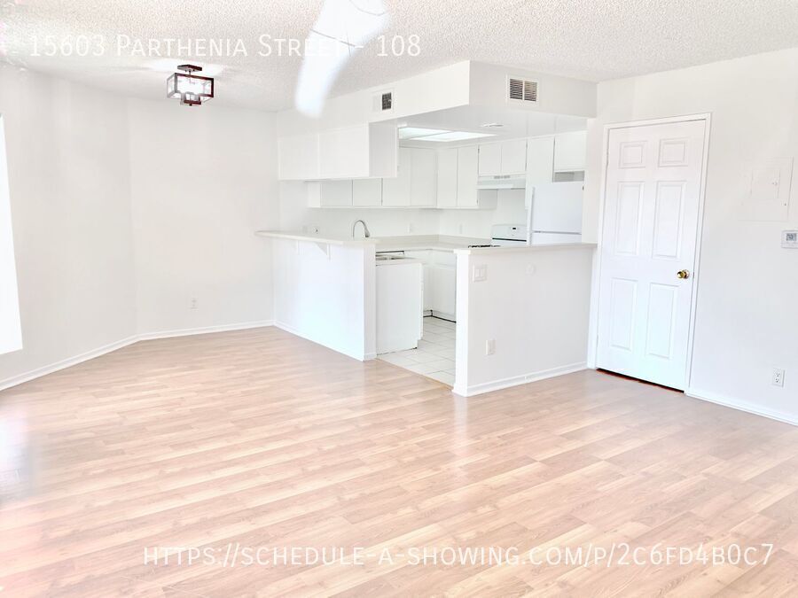 Foto principal - Beautiful updated spacious 2 Bed + 2 Bath ...