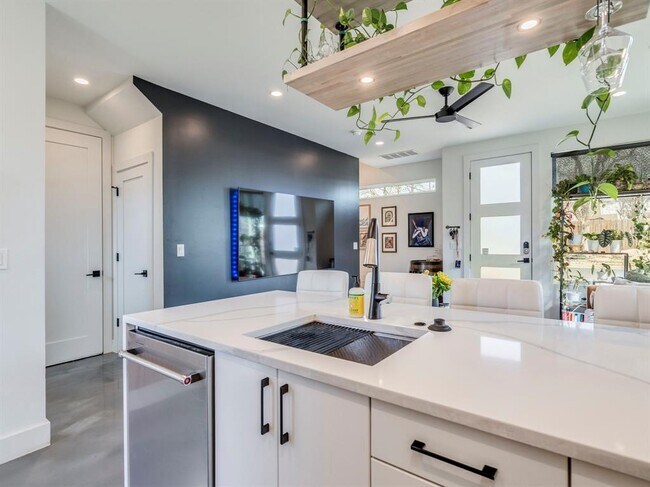 Foto del edificio - 4603 Philco Dr