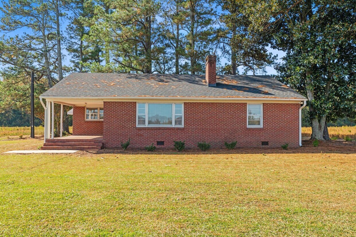 3 Bed 1 Bath Brick Ranch in Bunnlevel! House Rental in Bunnlevel, NC