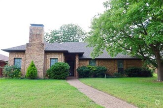 Building Photo - 702 Mt Vernon Dr