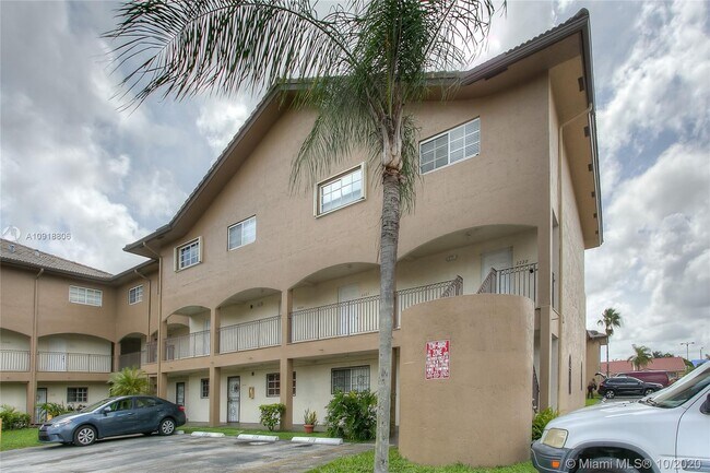 Foto del edificio - 8851 NW 119th St