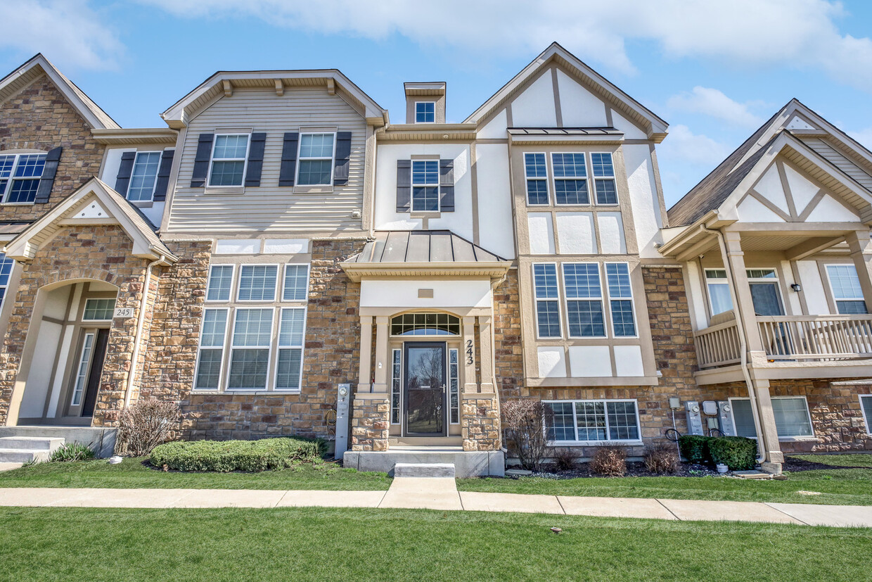 Foto principal - 243 Bennett Dr