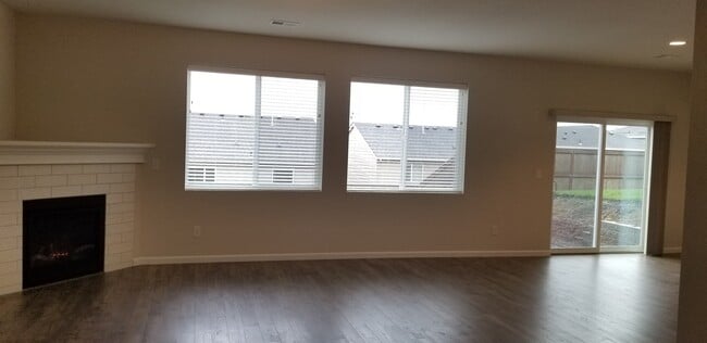 Building Photo - Beautiful 4BD Camas Home Within 5 Minutes ...