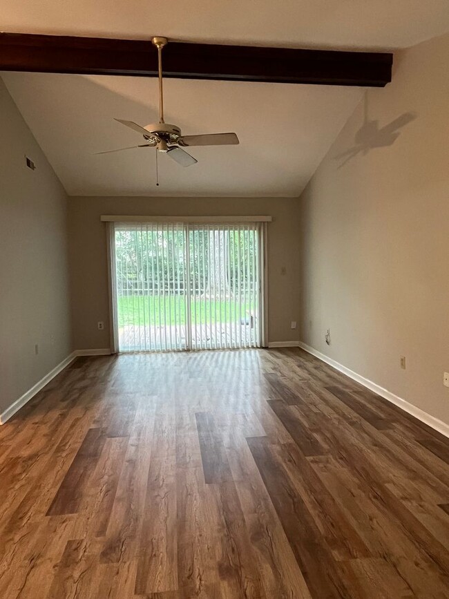 Building Photo - Great 3 Bed, 2 Bath Ranch Home in East Cha...