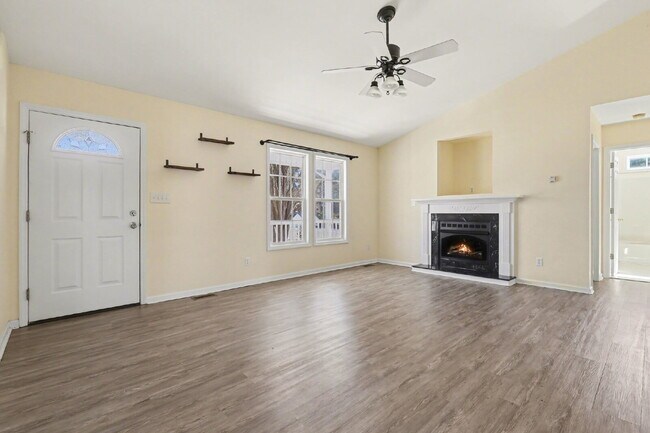 Foto del edificio - Private 1-Acre Retreat with Fenced Yard, Back Deck & Fireplace – No HOA